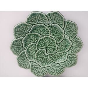 BORDALLO PINHEIRO Portugal GREEN GERANIUM Pattern SALAD/DINNER PLATES Set of 2